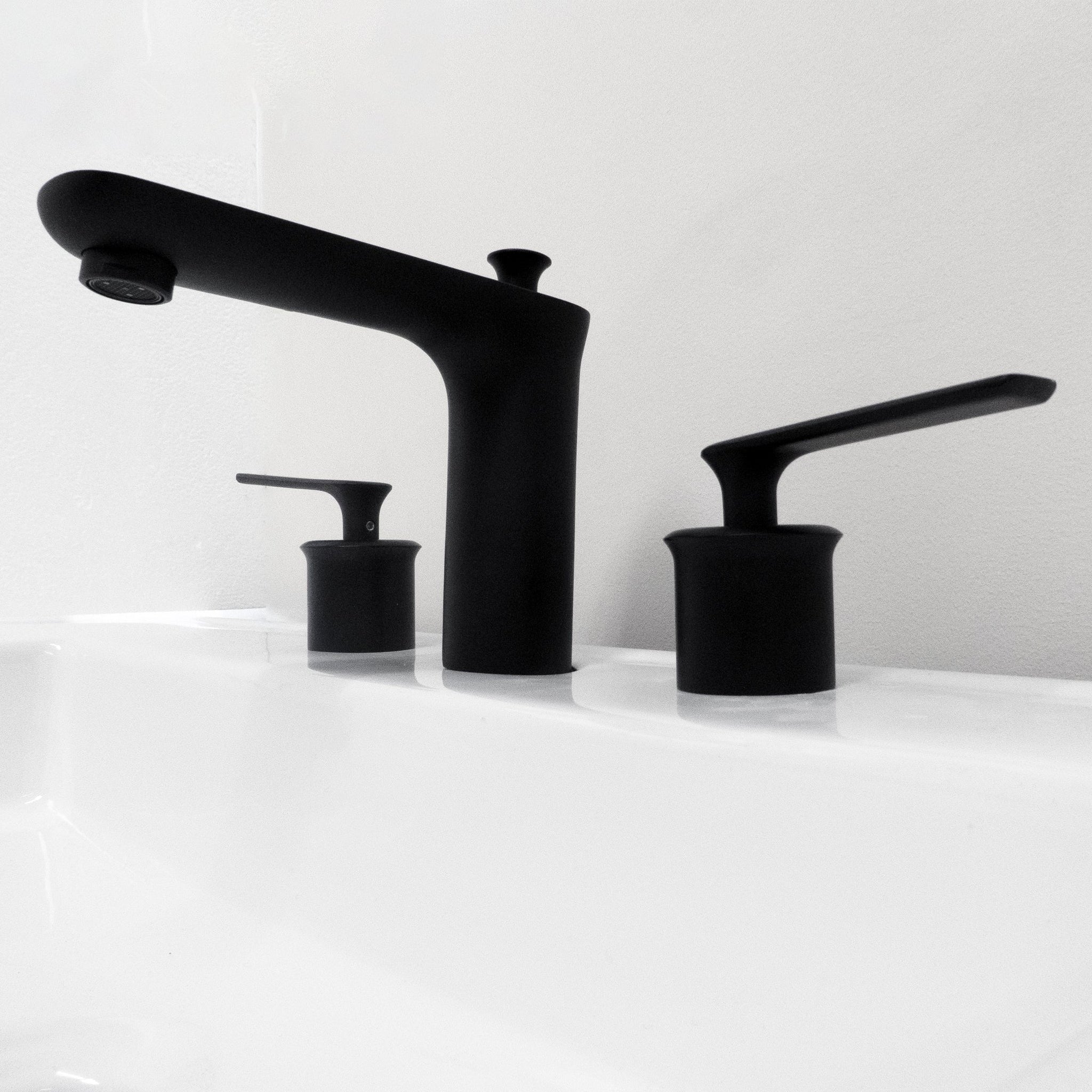 Bellaterra Home, Bellaterra Home Modica 6" Double-Handle Widespread New Black Bathroom Faucet With Overflow Drain Assembly